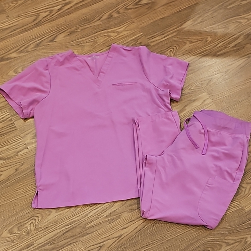 Mandala Women's XLP Pink Scrub Set